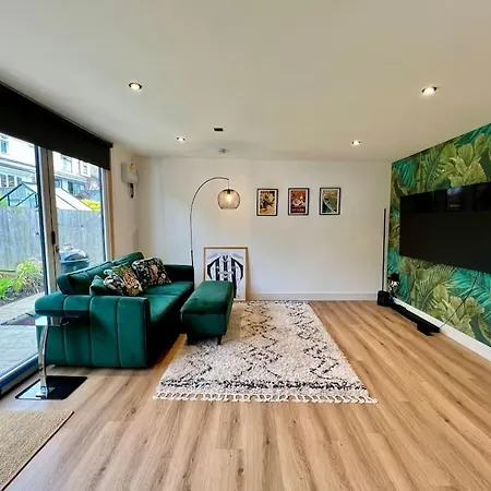 Peaceful Cat-lovers With Garden And Cabin *