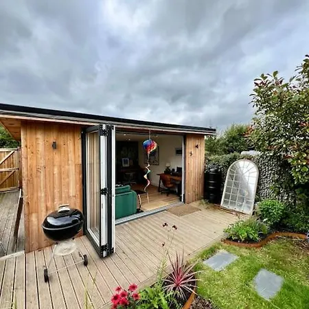 Peaceful Cat-lovers With Garden And Cabin *