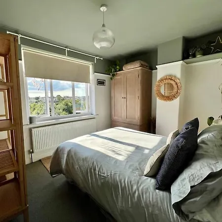 Peaceful Cat-lovers With Garden And Cabin Nyaraló Bristol
