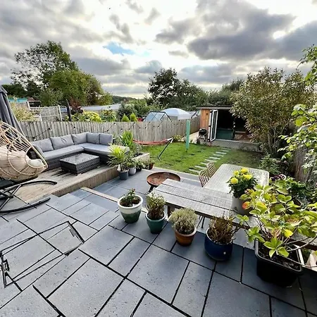 بيت للعطل Peaceful Cat-lovers With Garden And Cabin بريستول