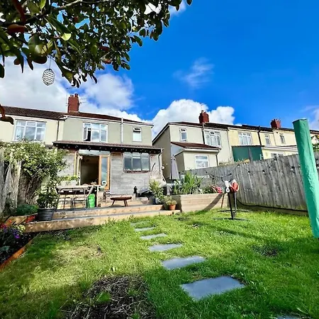 Peaceful Cat-lovers With Garden And Cabin Bristol