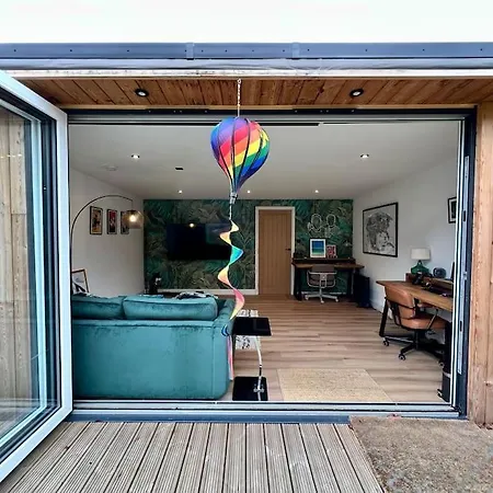 Peaceful Cat-lovers With Garden And Cabin *